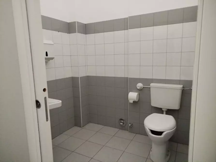 Immagine 6 di Negozio in affitto  in VIA ROMA 112 a Pino Torinese