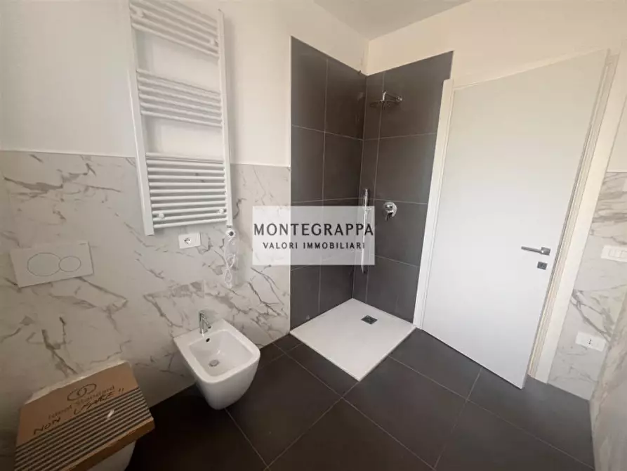 Immagine 1 di Casa bifamiliare in vendita  in Via Venticinque Aprile a Rossano Veneto
