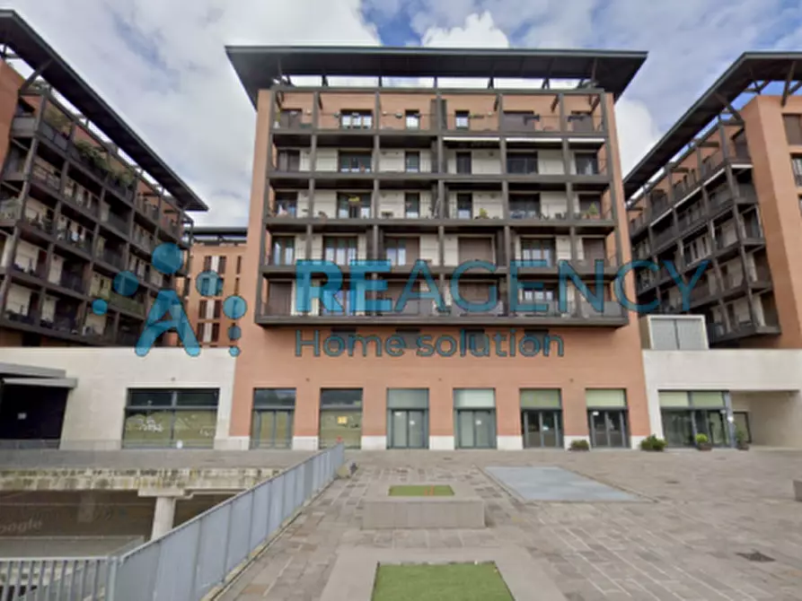 Immagine 1 di Negozio in affitto  in Via Darsena a Ferrara