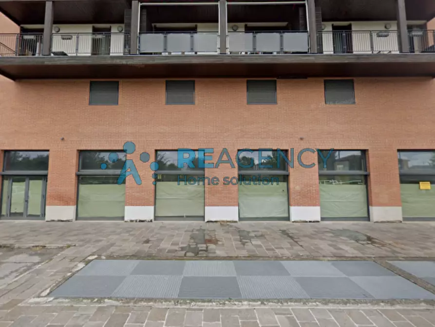 Immagine 3 di Negozio in affitto  in Via Darsena a Ferrara