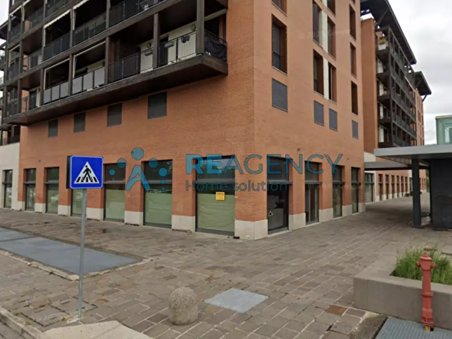 Immagine 4 di Negozio in affitto  in Via Darsena a Ferrara