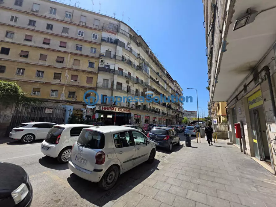 Immagine 1 di Negozio in affitto  in Via Diocleziano a Napoli