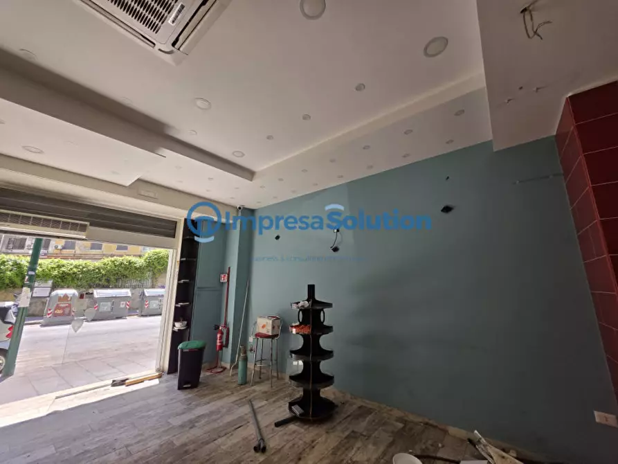 Immagine 9 di Negozio in affitto  in Via Diocleziano a Napoli