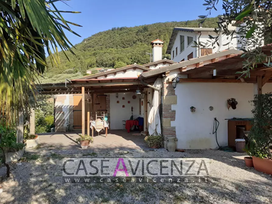 Immagine 1 di Villa in vendita  in Via Chiesa a Nanto