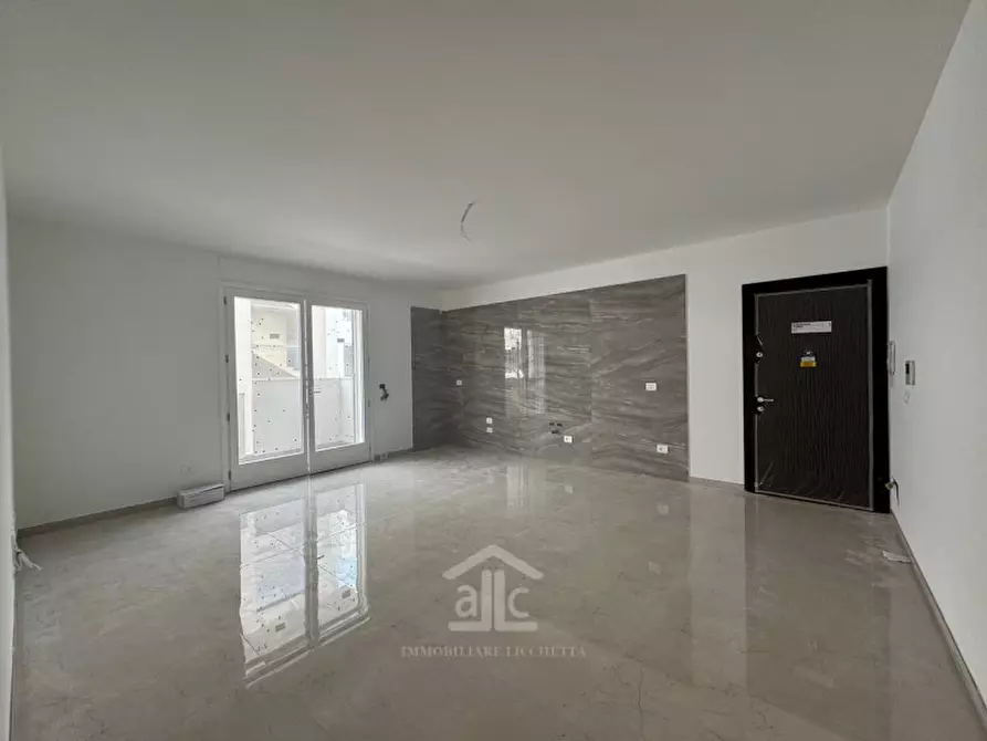 Immagine 2 di Appartamento in vendita  in via san pietro in lama a Lecce