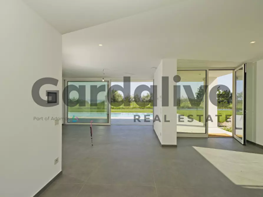 Immagine 3 di Villa in vendita  in Via San Martino a Manerba Del Garda