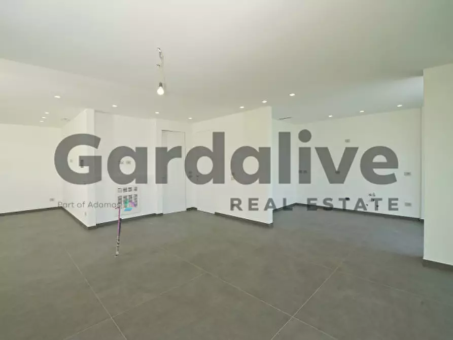 Immagine 5 di Villa in vendita  in Via San Martino a Manerba Del Garda