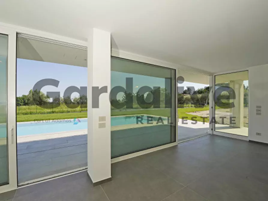 Immagine 11 di Villa in vendita  in Via San Martino a Manerba Del Garda