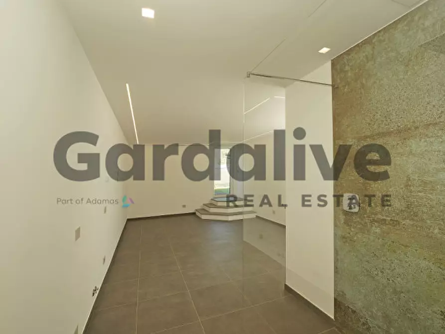 Immagine 25 di Villa in vendita  in Via San Martino a Manerba Del Garda