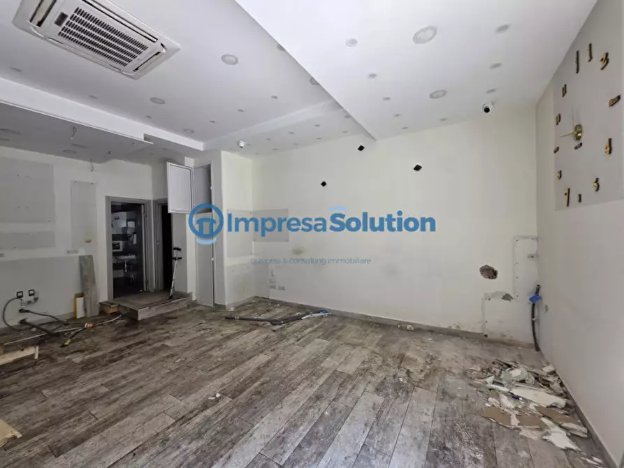 Immagine 7 di Negozio in vendita  in Via Diocleziano a Napoli