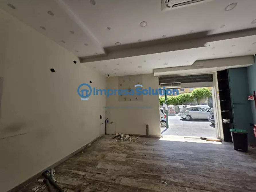 Immagine 12 di Negozio in vendita  in Via Diocleziano a Napoli