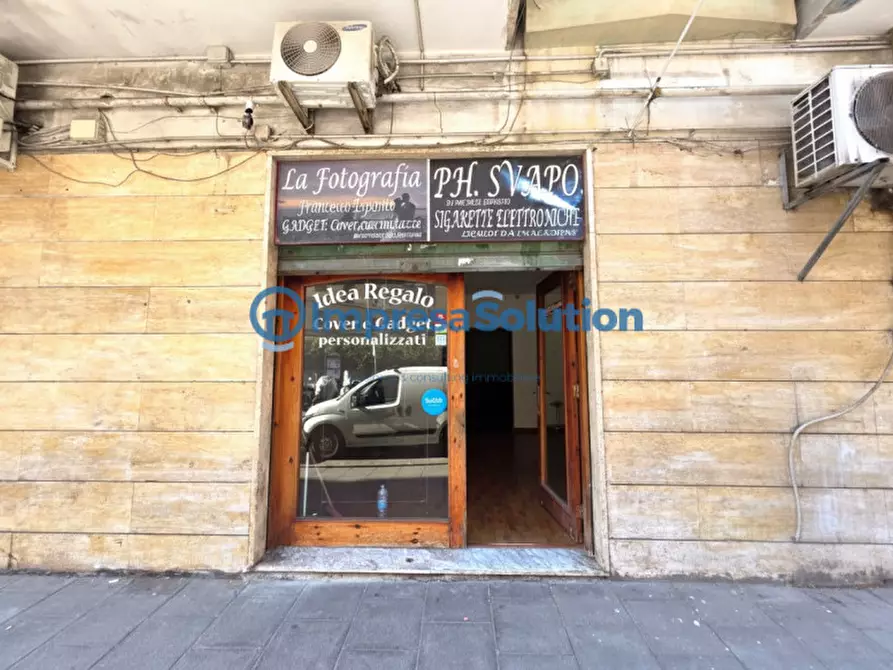 Immagine 2 di Negozio in vendita  in Via Diocleziano a Napoli