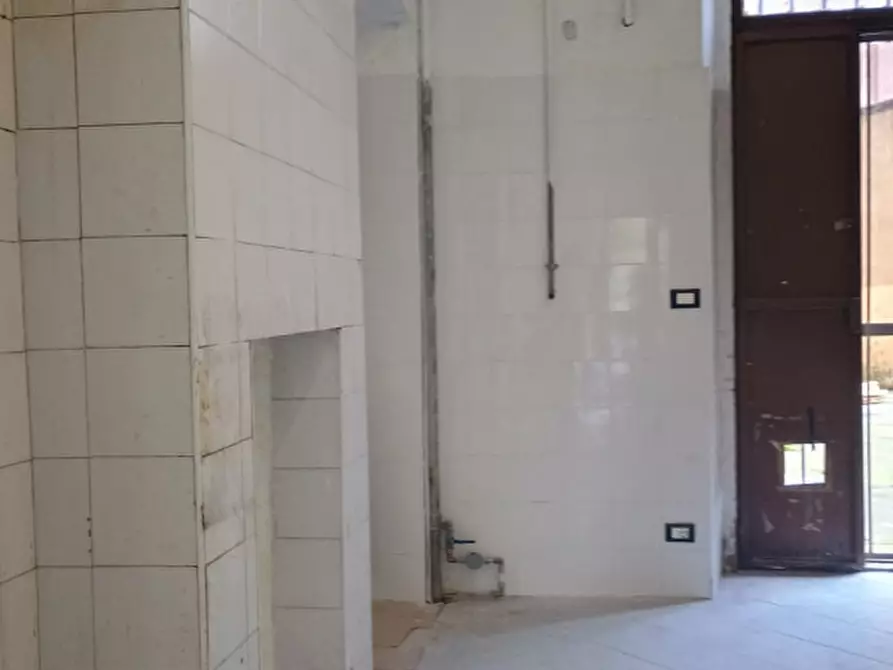 Immagine 10 di Negozio in vendita  in Corso Svizzera 145 a Torino