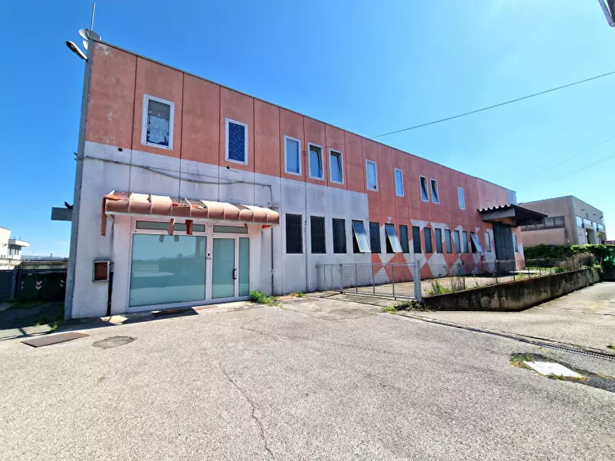 Immagine 1 di Capannone industriale in vendita  in Via Udine a Mestrino