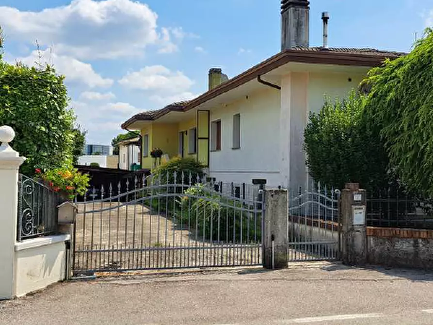 Immagine 1 di Casa bifamiliare in vendita  in Via Gorizia, 12 a Prata Di Pordenone