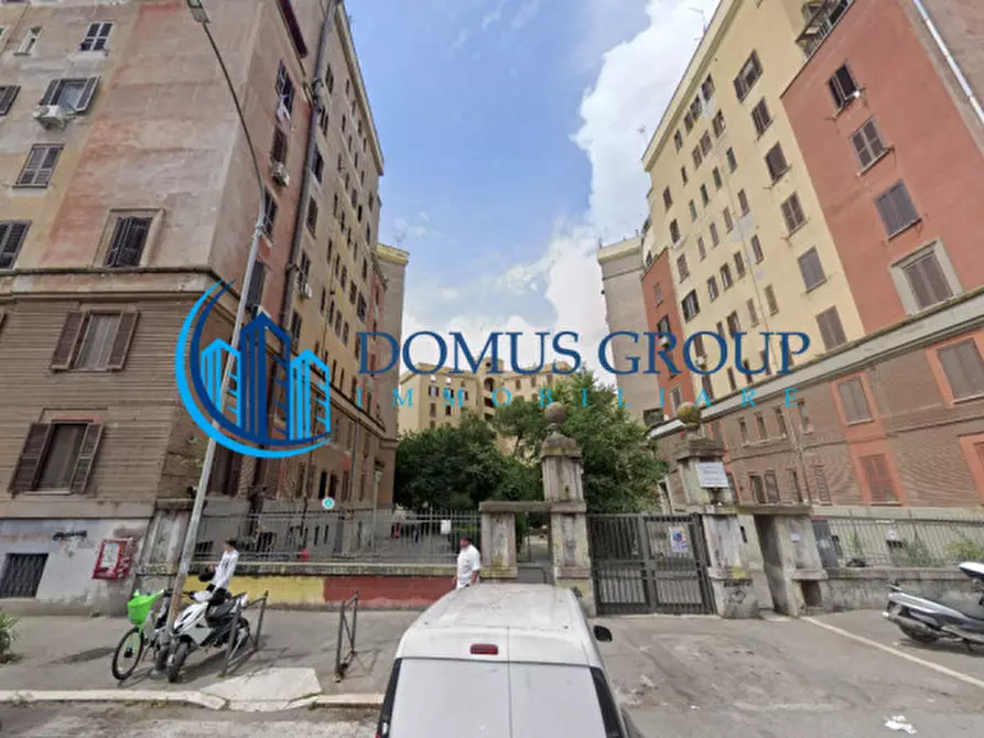 Immagine 2 di Appartamento in vendita  in Piazza di Donna Olimpia a Roma