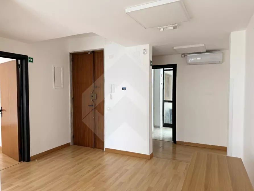 Immagine 12 di Ufficio in vendita  in Via Pisani, 65 a Andria
