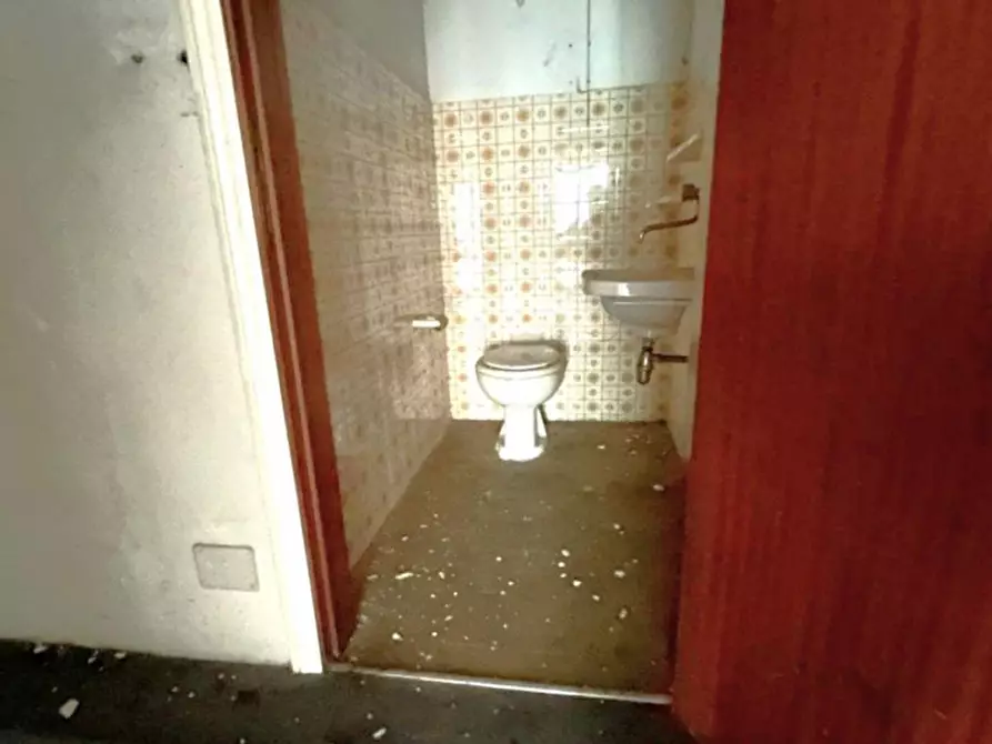 Immagine 7 di Negozio in vendita  in Corso Carlo Alberto, 23, 60127 Ancona AN, Italia a Ancona