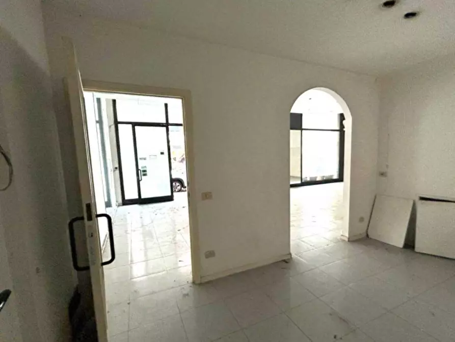 Immagine 10 di Negozio in vendita  in Corso Carlo Alberto, 23, 60127 Ancona AN, Italia a Ancona