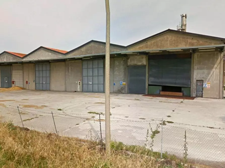 Immagine 3 di Magazzino in vendita  in Via Erbosa, 32, 48125 Ravenna RA, Italia a Ravenna