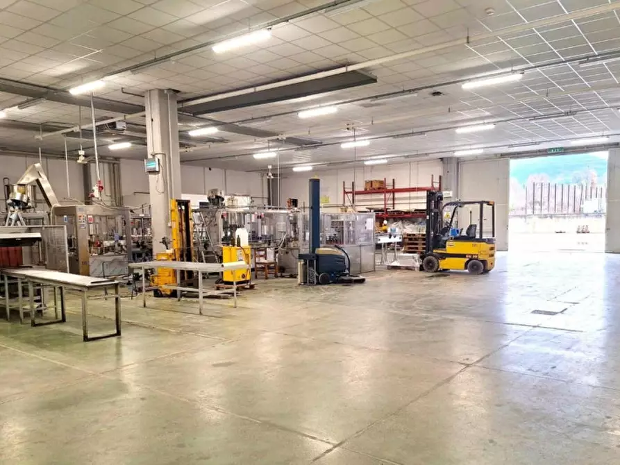 Immagine 2 di Capannone industriale in vendita  in Via degli Ulivi, 06049 Spoleto PG, Italia a Spoleto