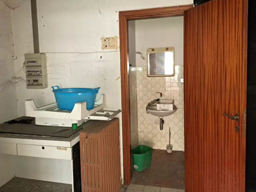 Immagine 9 di Negozio in vendita  in Corso Carlo Alberto, 23, 60127 Ancona AN, Italia a Ancona