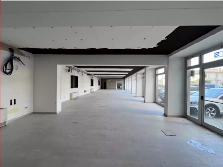 Immagine 5 di Negozio in vendita  in Via Vincenzo Bellini, San Giuseppe VI, Italia a Cassola