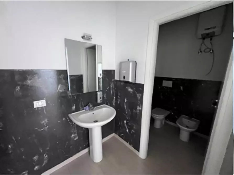 Immagine 7 di Negozio in vendita  in Via Vincenzo Bellini, San Giuseppe VI, Italia a Cassola