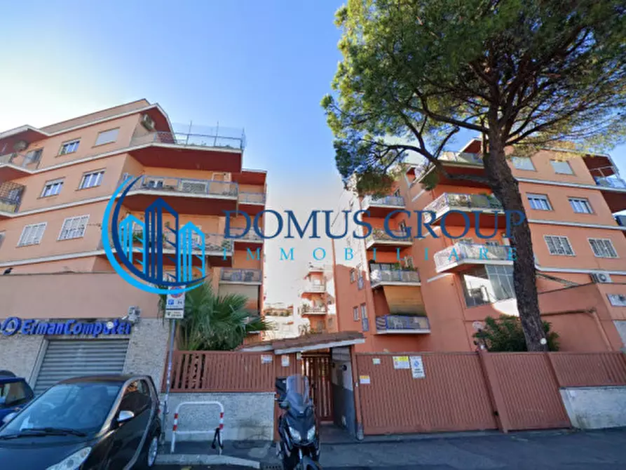 Immagine 1 di Appartamento in vendita  in Via degli Estensi a Roma