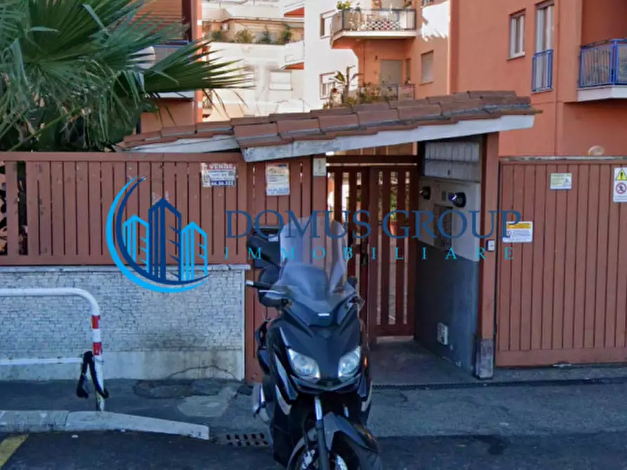Immagine 3 di Appartamento in vendita  in Via degli Estensi a Roma