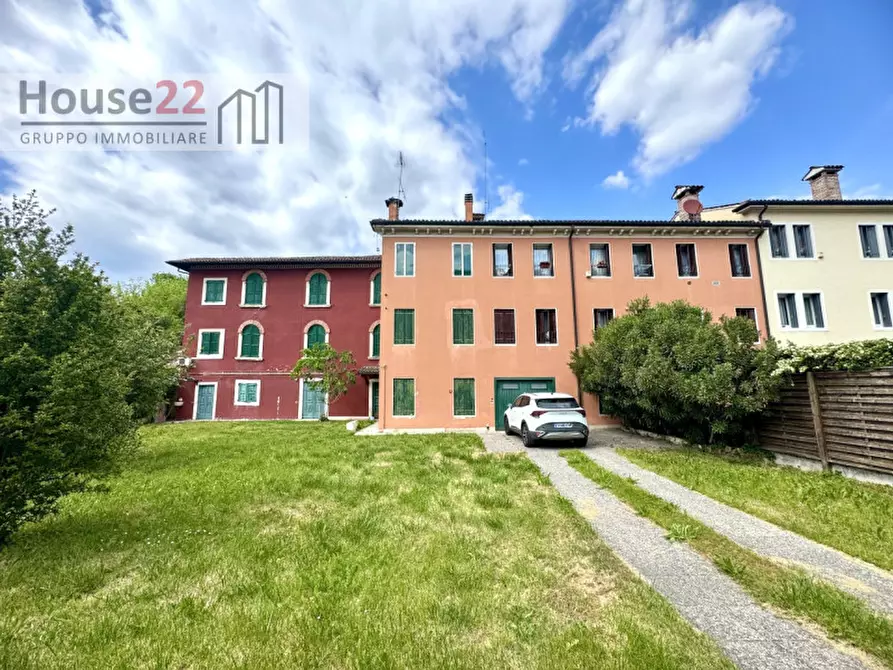 Immagine 1 di Casa indipendente in vendita  in Via Carlo Cattaneo 34 a Vicenza