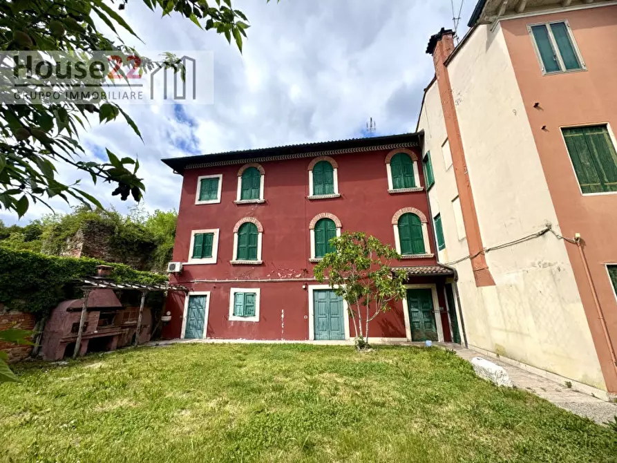 Immagine 2 di Casa indipendente in vendita  in Via Carlo Cattaneo 34 a Vicenza