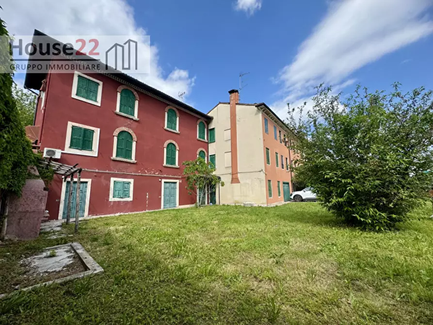 Immagine 3 di Casa indipendente in vendita  in Via Carlo Cattaneo 34 a Vicenza