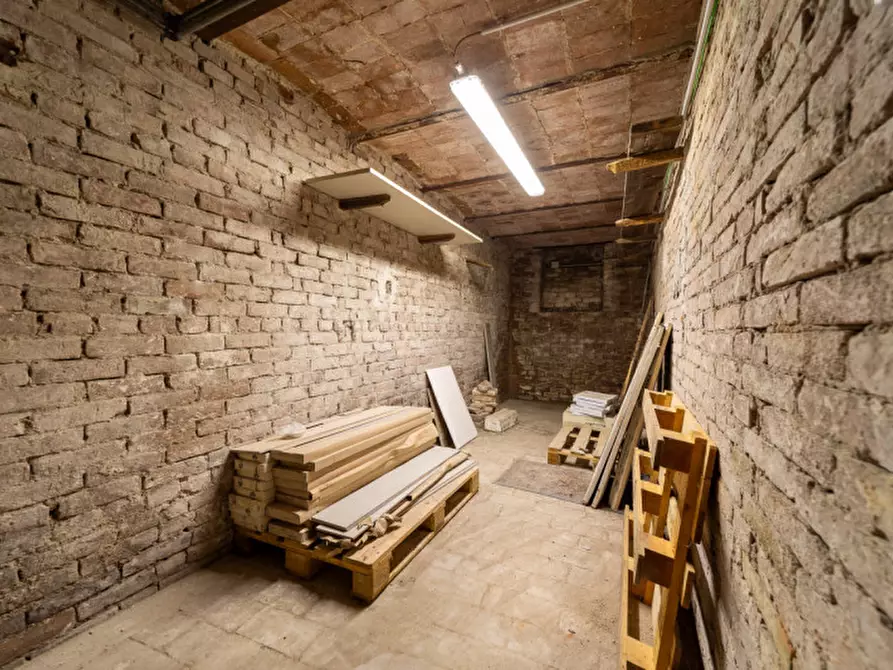 Immagine 54 di Palazzo in vendita  in Via Martiri della Liberazione a Parma