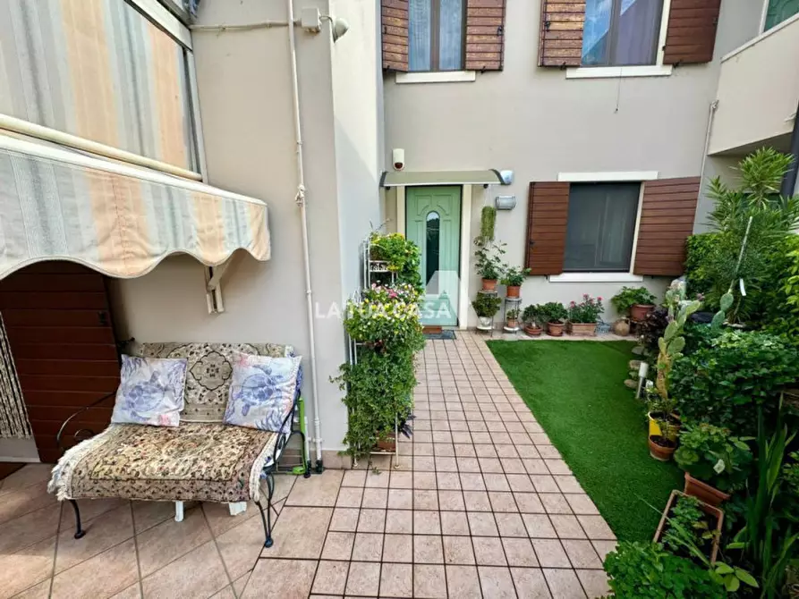 Immagine 1 di Appartamento in vendita  a Villafranca Di Verona