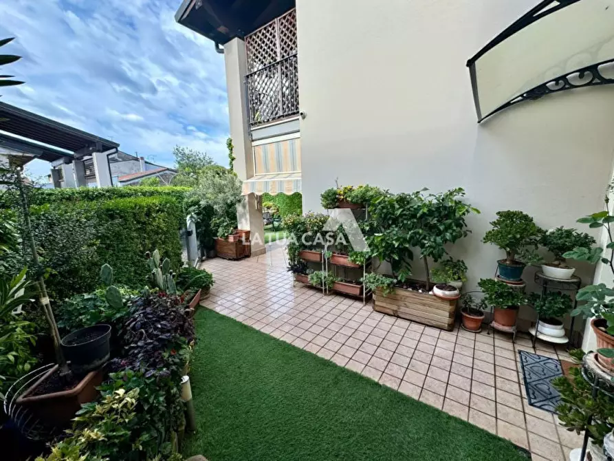 Immagine 2 di Appartamento in vendita  a Villafranca Di Verona