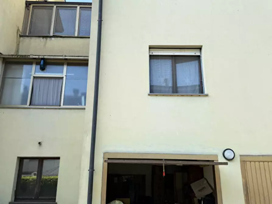 Immagine 1 di Garage in vendita  in STRADA GIUSEPPE DI VITTORIO, 51 a Torrile