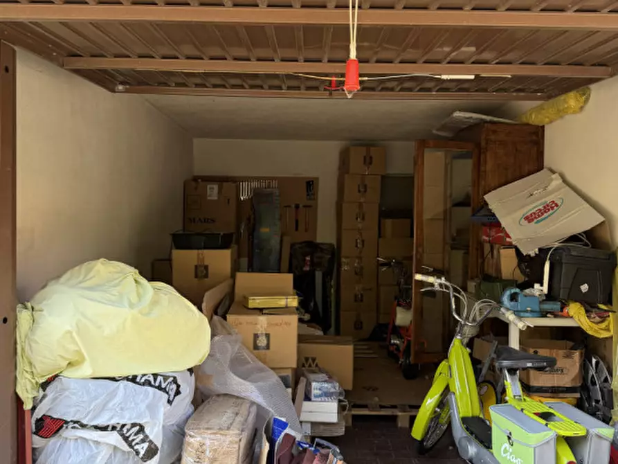 Immagine 2 di Garage in vendita  in STRADA GIUSEPPE DI VITTORIO, 51 a Torrile