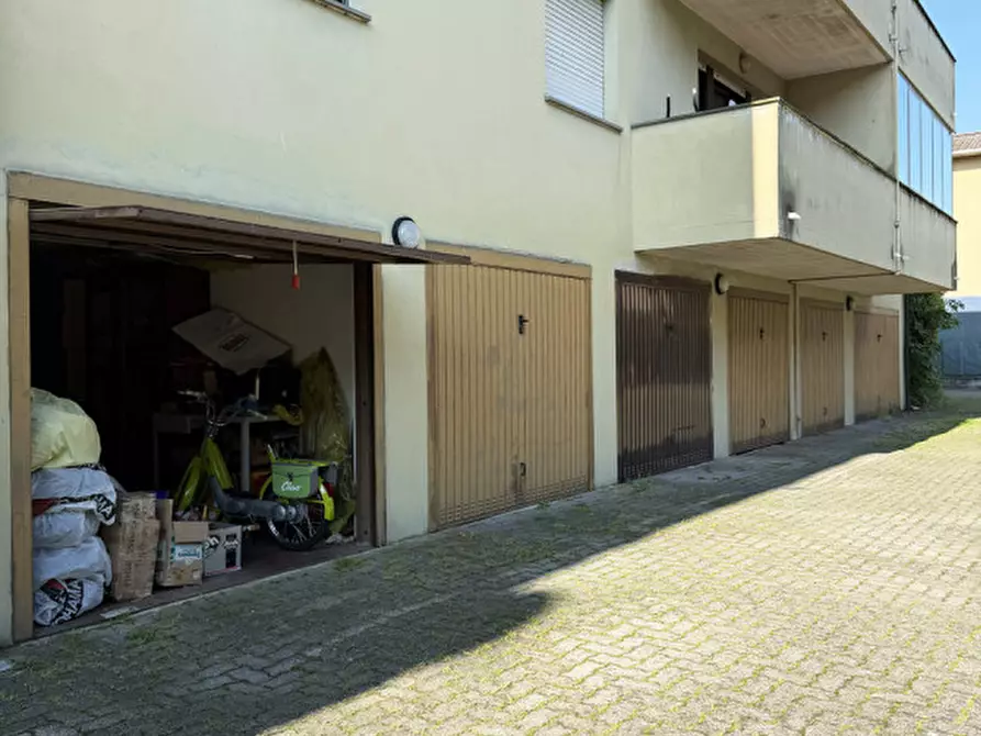 Immagine 3 di Garage in vendita  in STRADA GIUSEPPE DI VITTORIO, 51 a Torrile