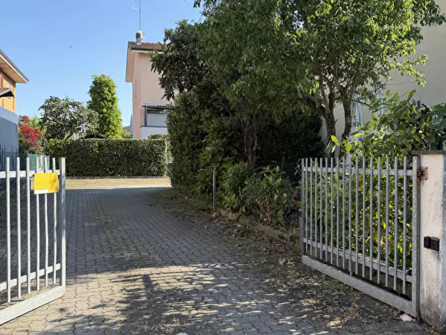 Immagine 8 di Garage in vendita  in STRADA GIUSEPPE DI VITTORIO, 51 a Torrile
