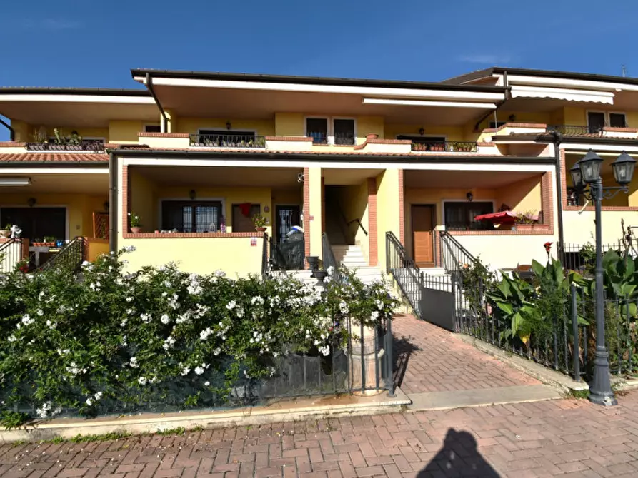 Immagine 1 di Appartamento in vendita  in Via Borgosesia a Roma