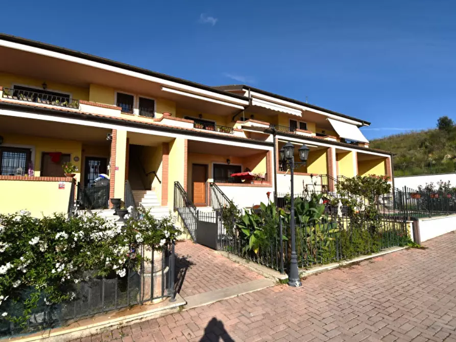 Immagine 2 di Appartamento in vendita  in Via Borgosesia a Roma