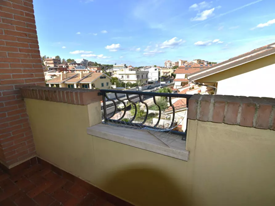Immagine 13 di Appartamento in vendita  in Via Borgosesia a Roma