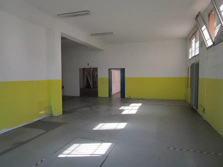 Immagine 2 di Negozio in vendita  in Viale dell'Industria a Padova