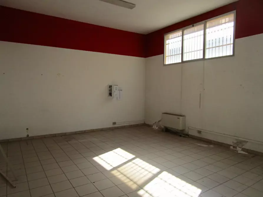 Immagine 3 di Negozio in vendita  in Viale dell'Industria a Padova