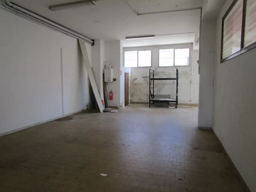 Immagine 4 di Negozio in vendita  in Viale dell'Industria a Padova