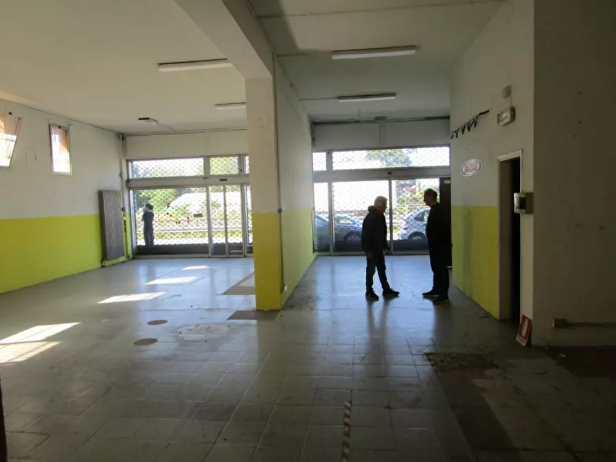Immagine 6 di Negozio in vendita  in Viale dell'Industria a Padova