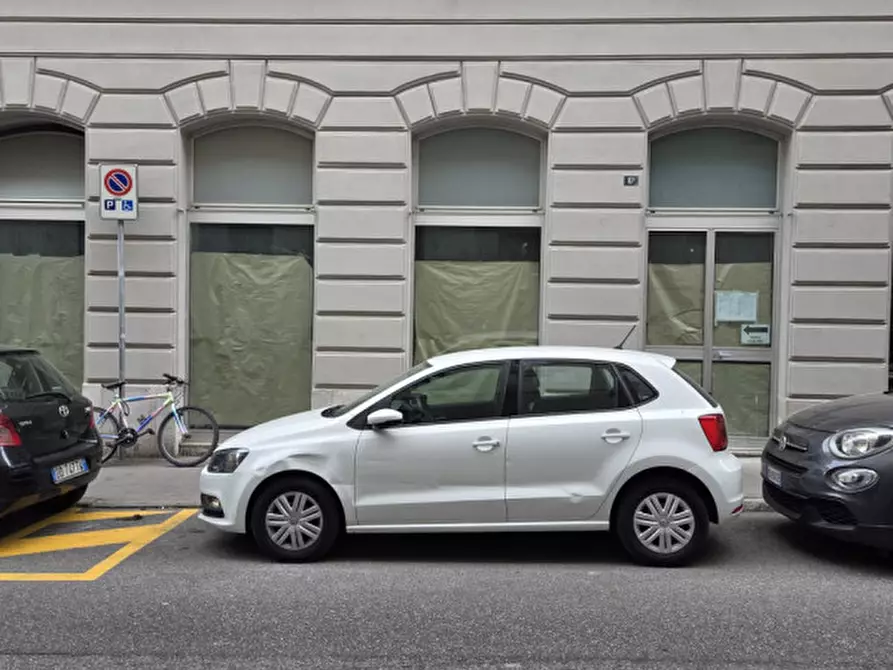 Immagine 2 di Negozio in affitto  in Via Scipio Slataper 6 a Trieste