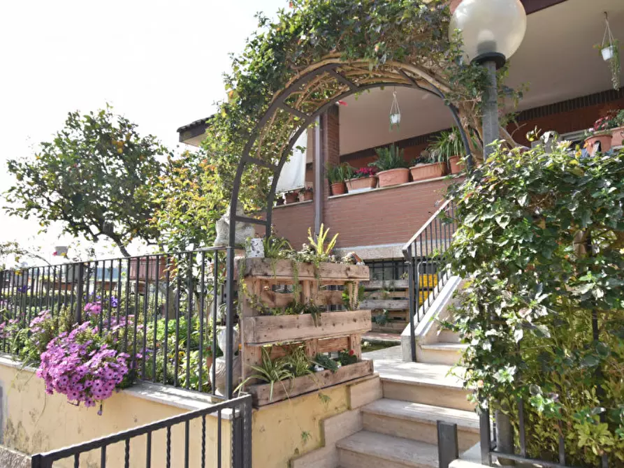 Immagine 1 di Casa quadrifamiliare in vendita  in Via delle Moratelle a Roma