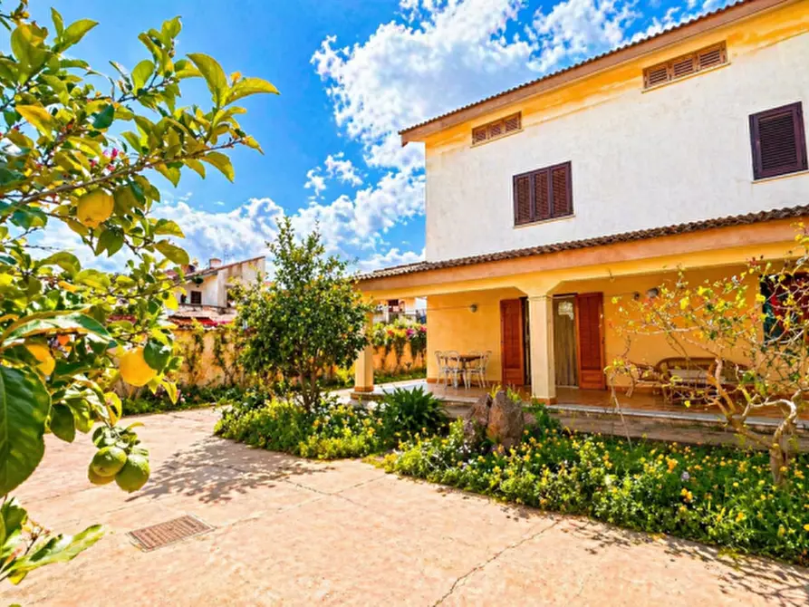 Immagine 1 di Villa in vendita  in lungomare cristoforo colombo a Carini
